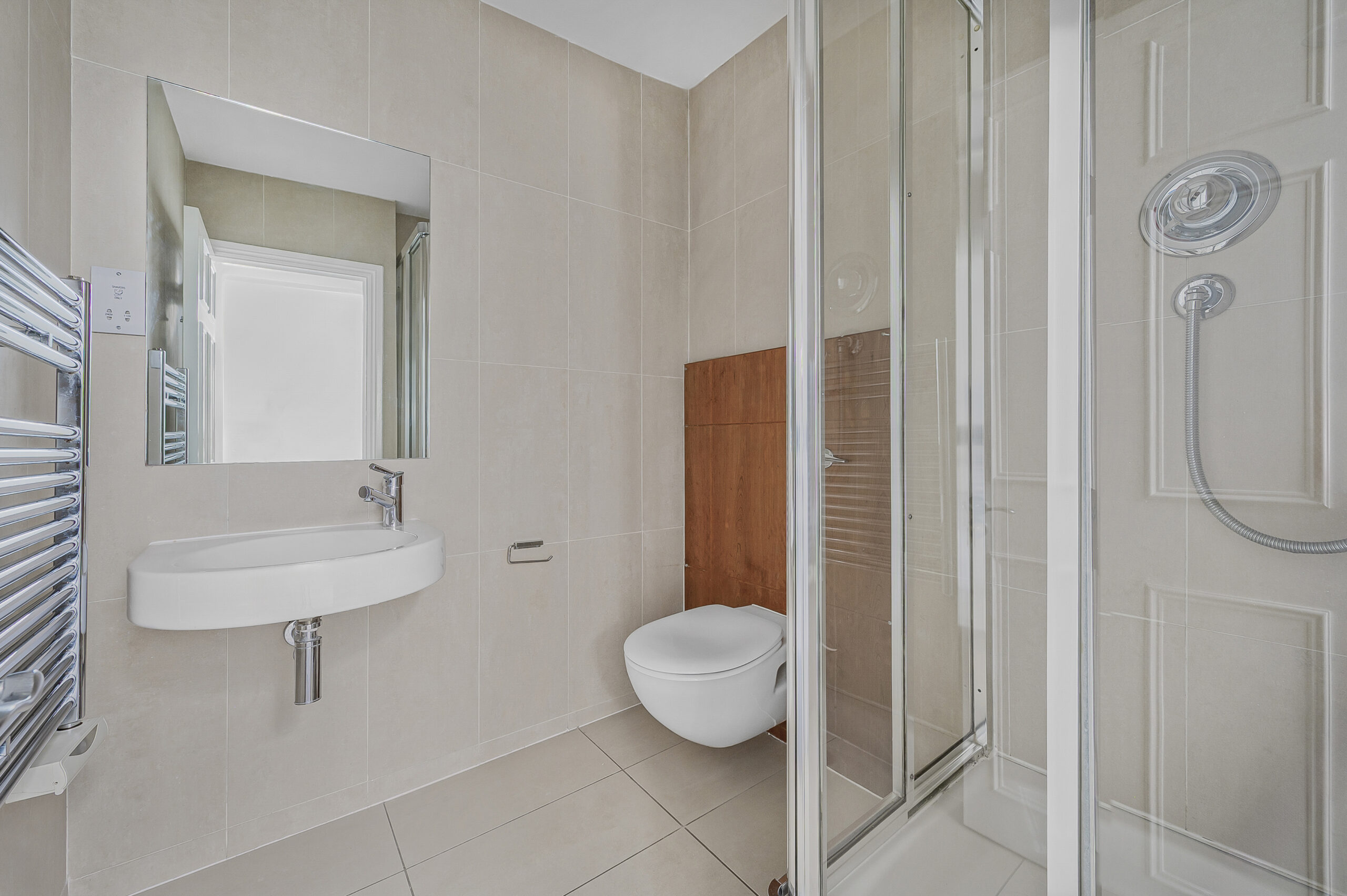 f3d1fa167355329582fa7913c79bac64-bathroom1.jpg