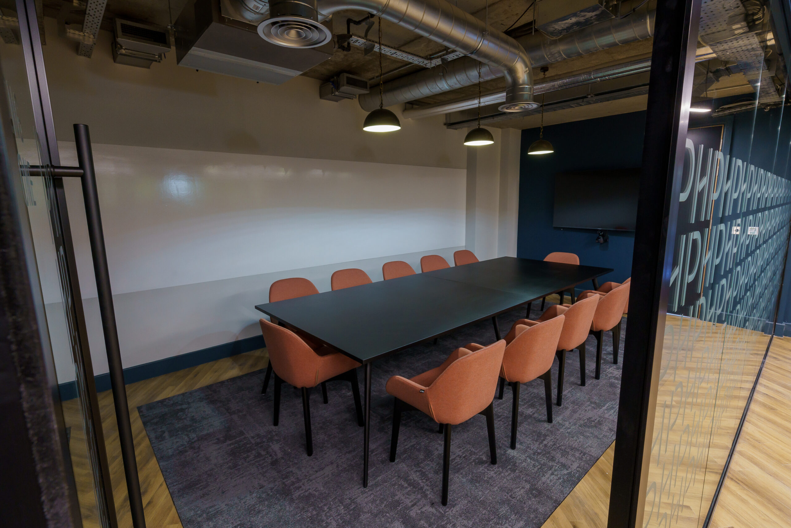 91e33efc6276cc9fbf2fe83b4d7fdd9d-meeting-room.JPG