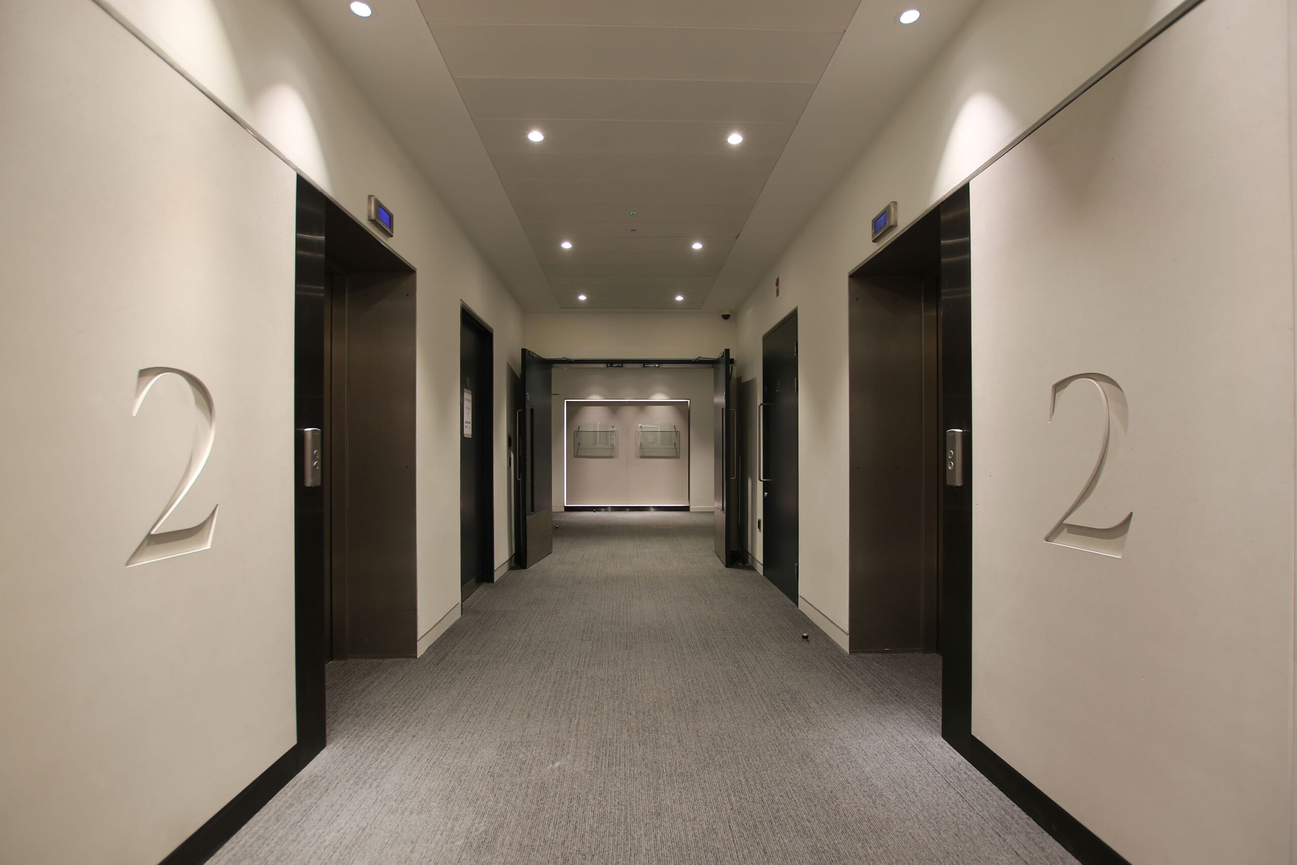 70c5555f569019b5d17c810a706df60d-lift-foyer.jpg