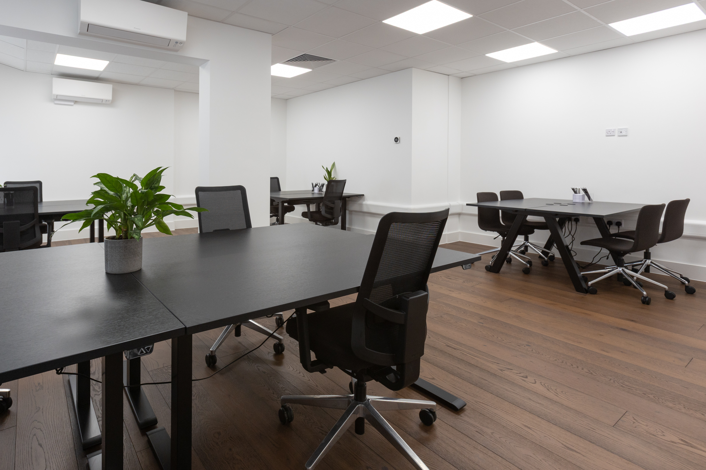 d1601b86bcce1bd57dea95e583f791d3-office-9a-photo-2.jpg