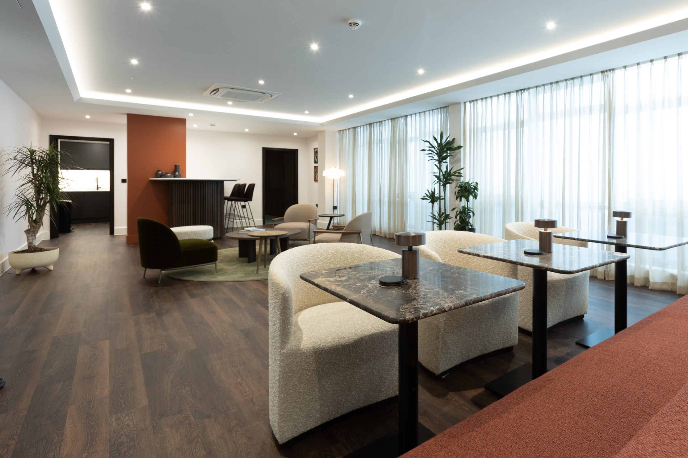 0c45984eb7620e30d4b554607a7859de-mayfair-lounge-3.jpg