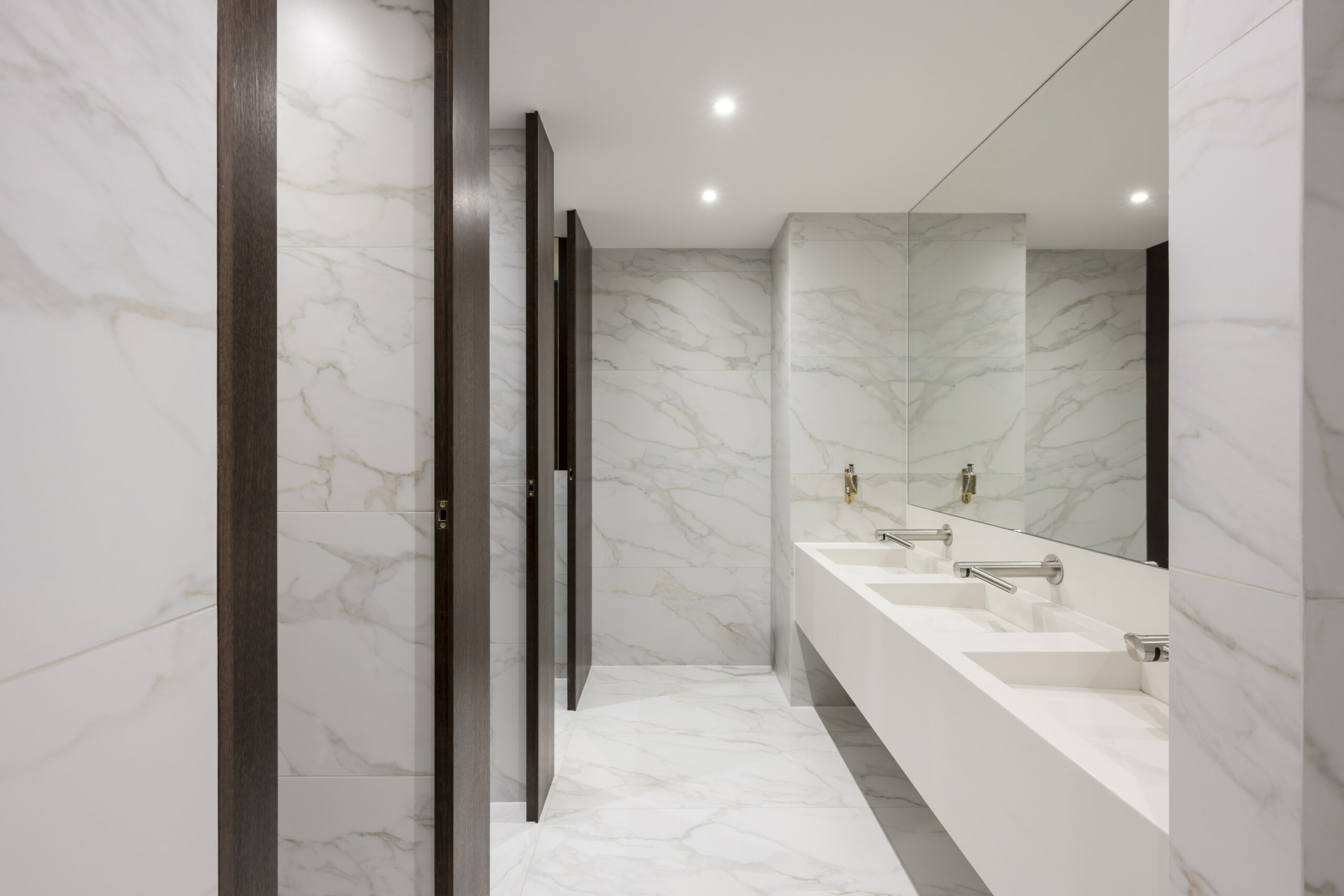 1b1daf63f49e21da14ec2fb07dd198b9-cloakrooms-1.jpg