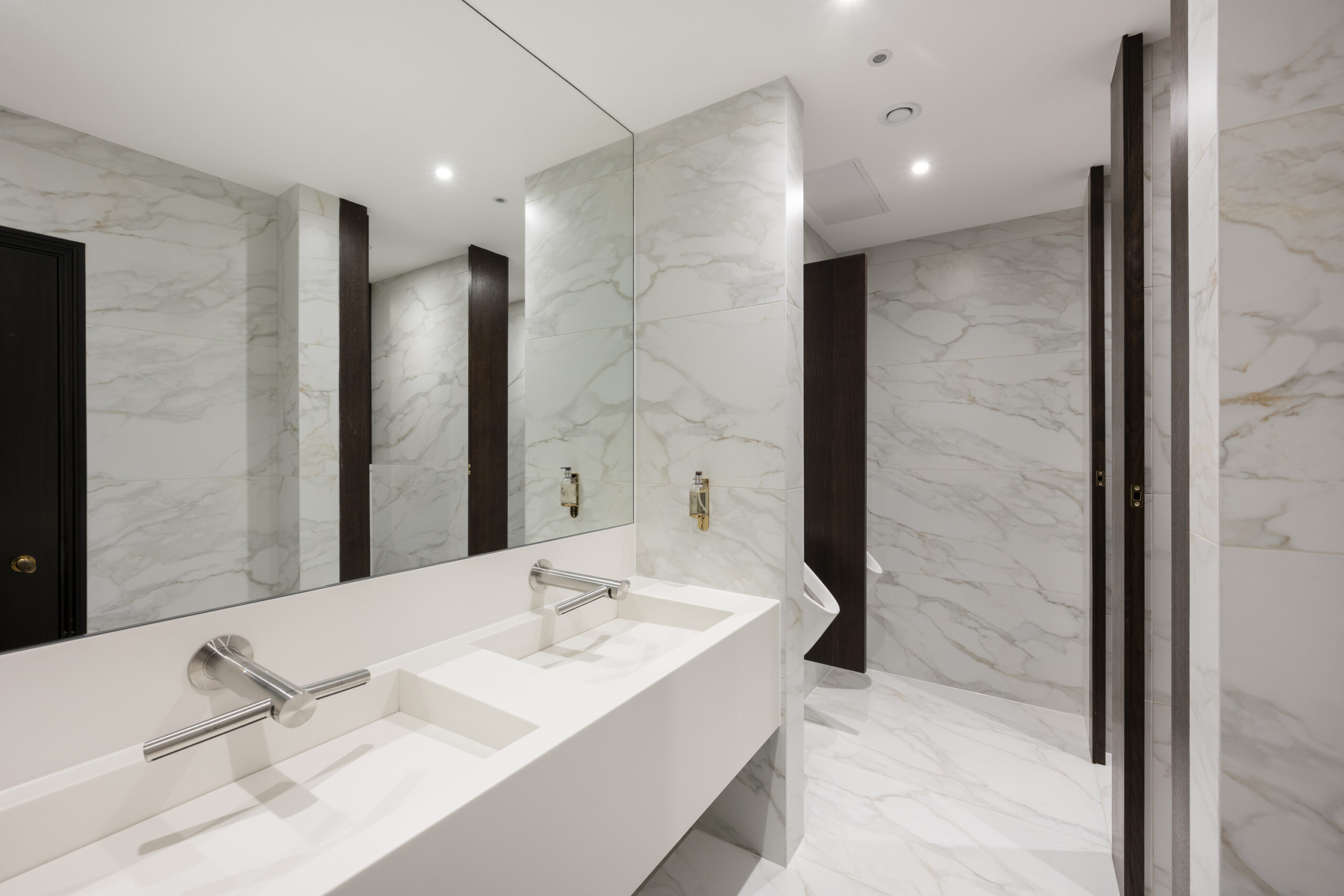 4f418965d23cf663bceb09c302bc3adf-cloakrooms.jpg