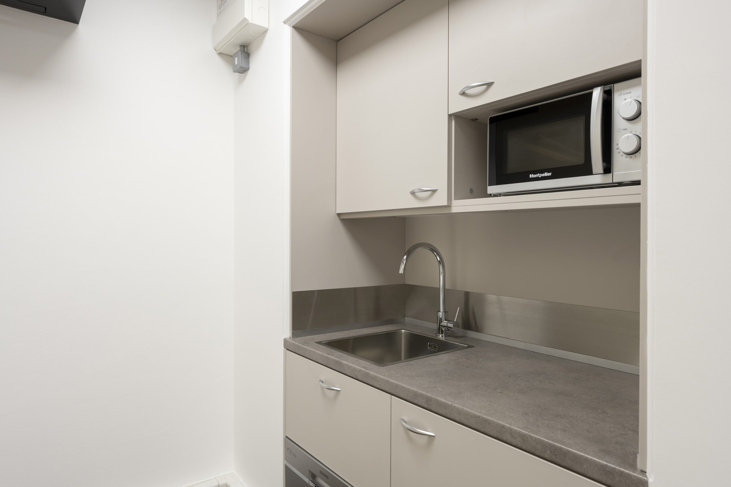 9d2ebf3bdad334c3441893b0c18c695b-kitchenette.jpg