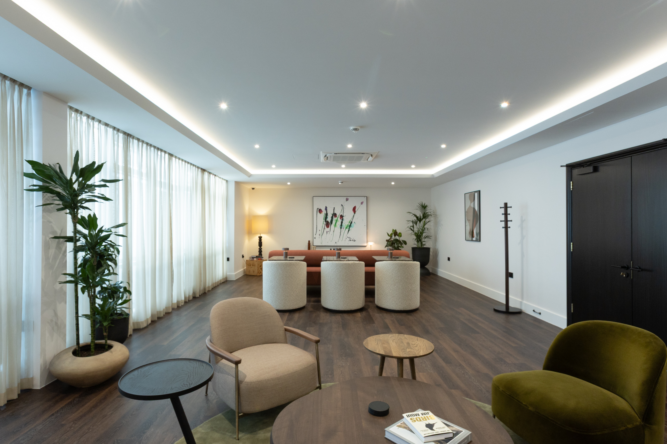 0a73516f4f836a7a779d736bb33ce0ef-mayfair-lounge-1.jpg