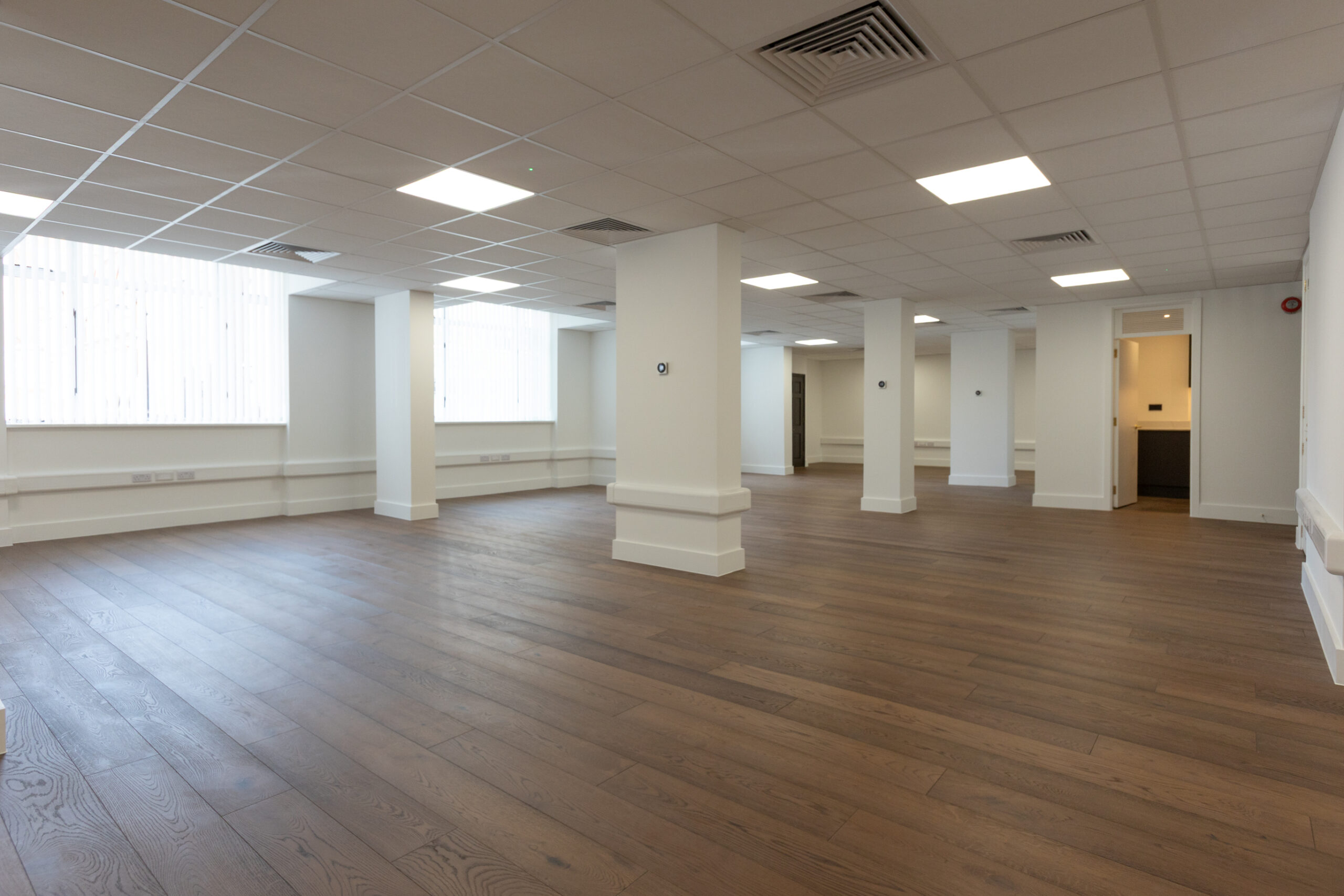 57eb90313390d22f003c6b684593ef05-office-1012-photo-1.jpg
