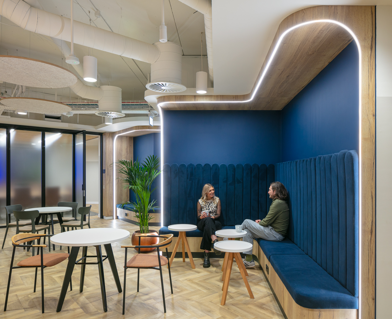 d303f5e3a5a74f8df5aac652f477dac1-business-3-pano.jpg