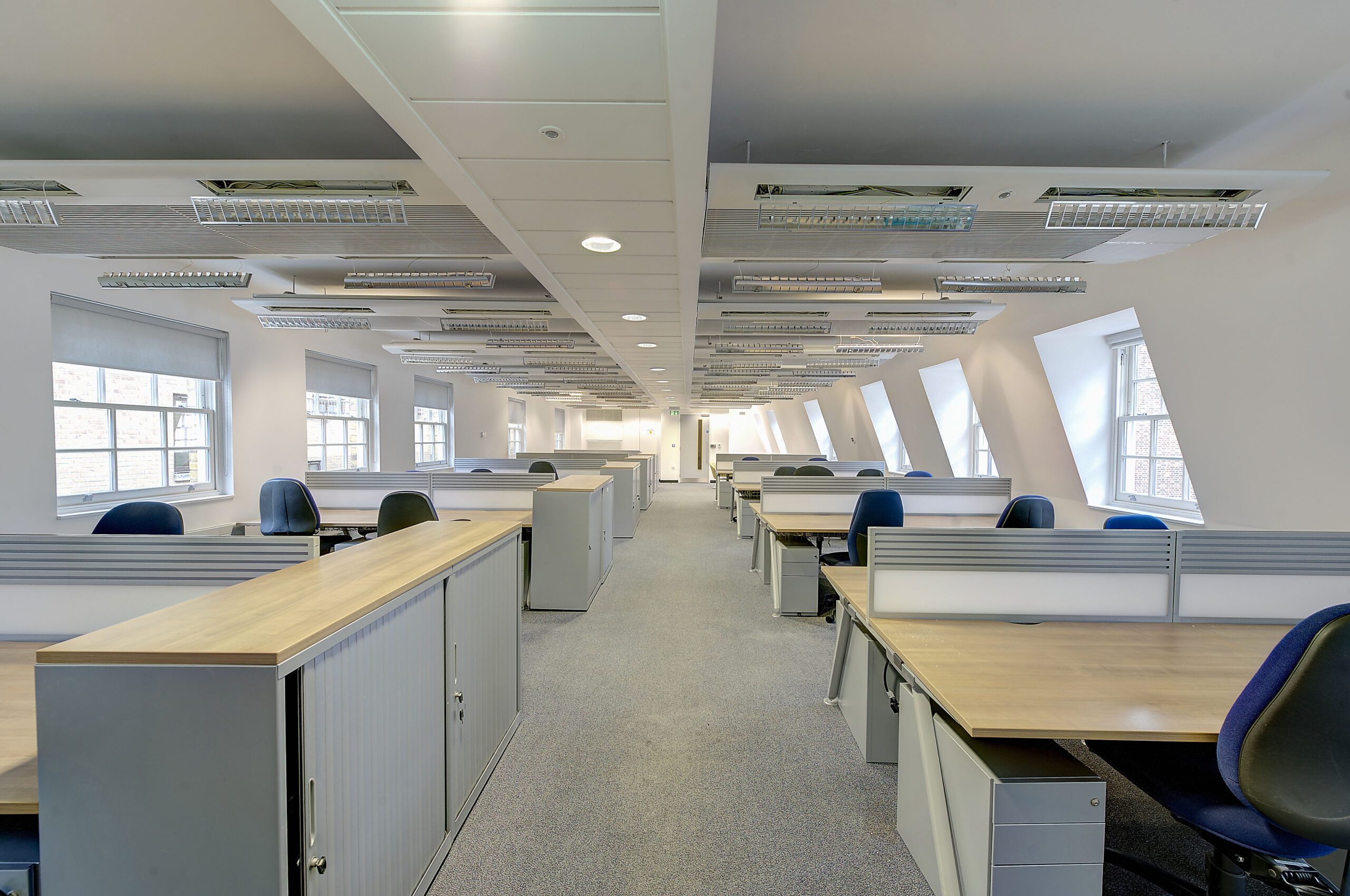5d83f6f9579034cdf3c06a4896ed4bb1-8-storeys-gate-375025-office1.jpg