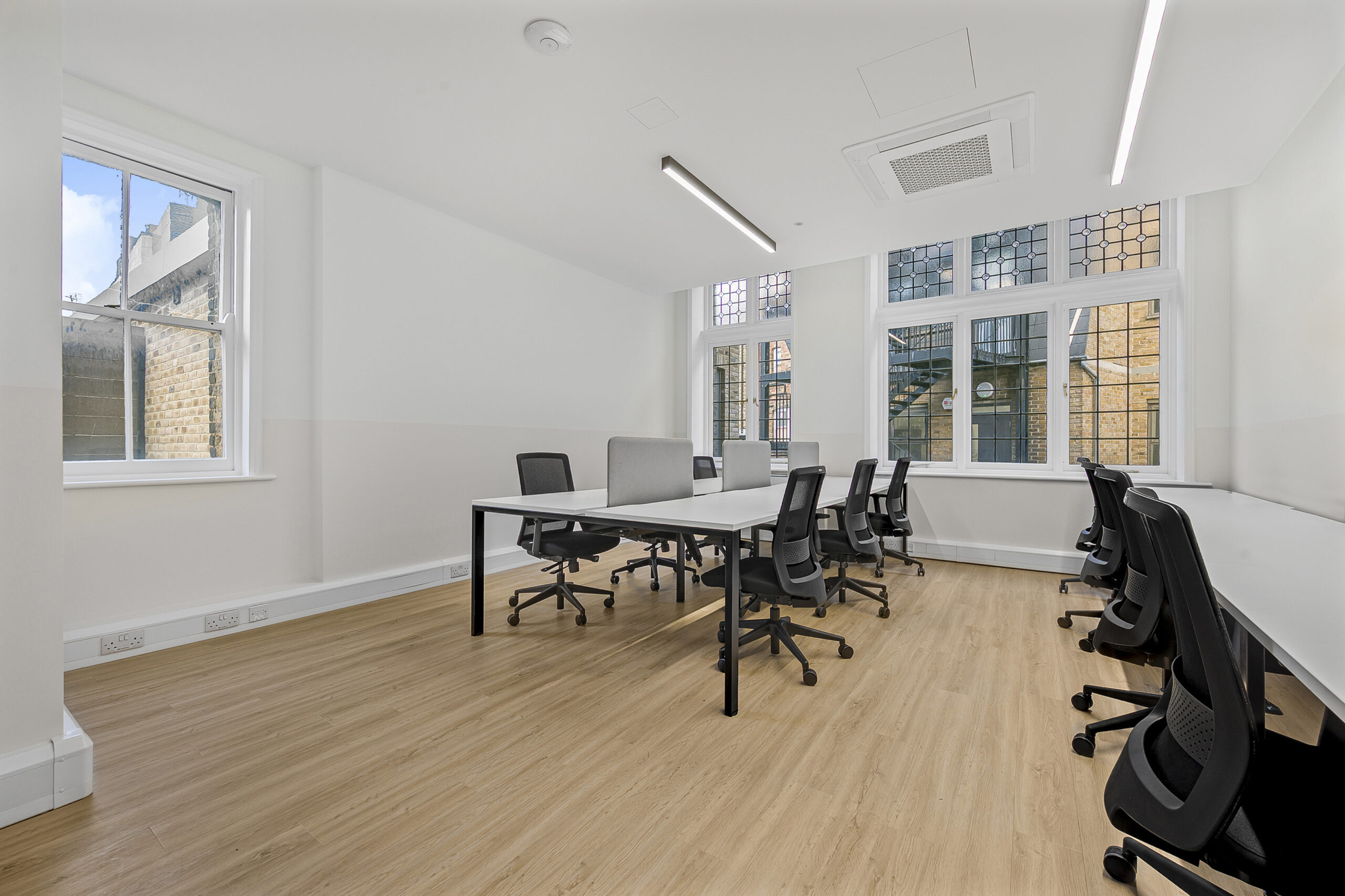 7ca9b791f5849a6ae740bccaaef9f711-office7.jpg