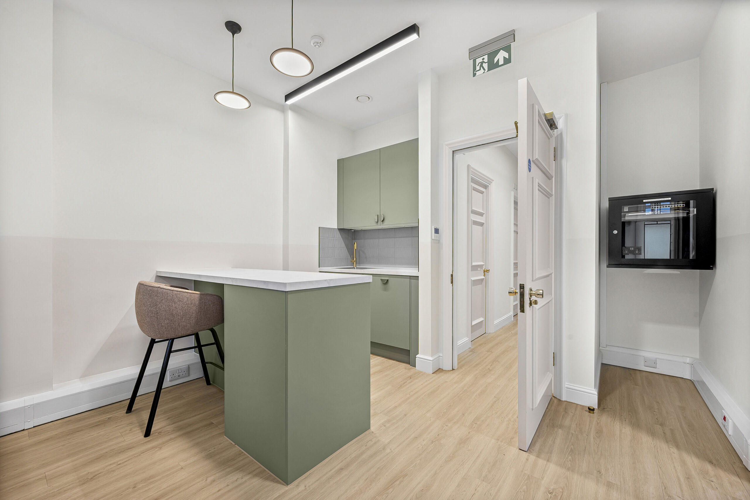 24a8245db61e61007c3984040a186037-kitchen1.jpg