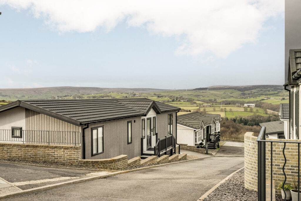 Modern Mobile Home Park – West Yorkshire (Ref: YRK2017)
