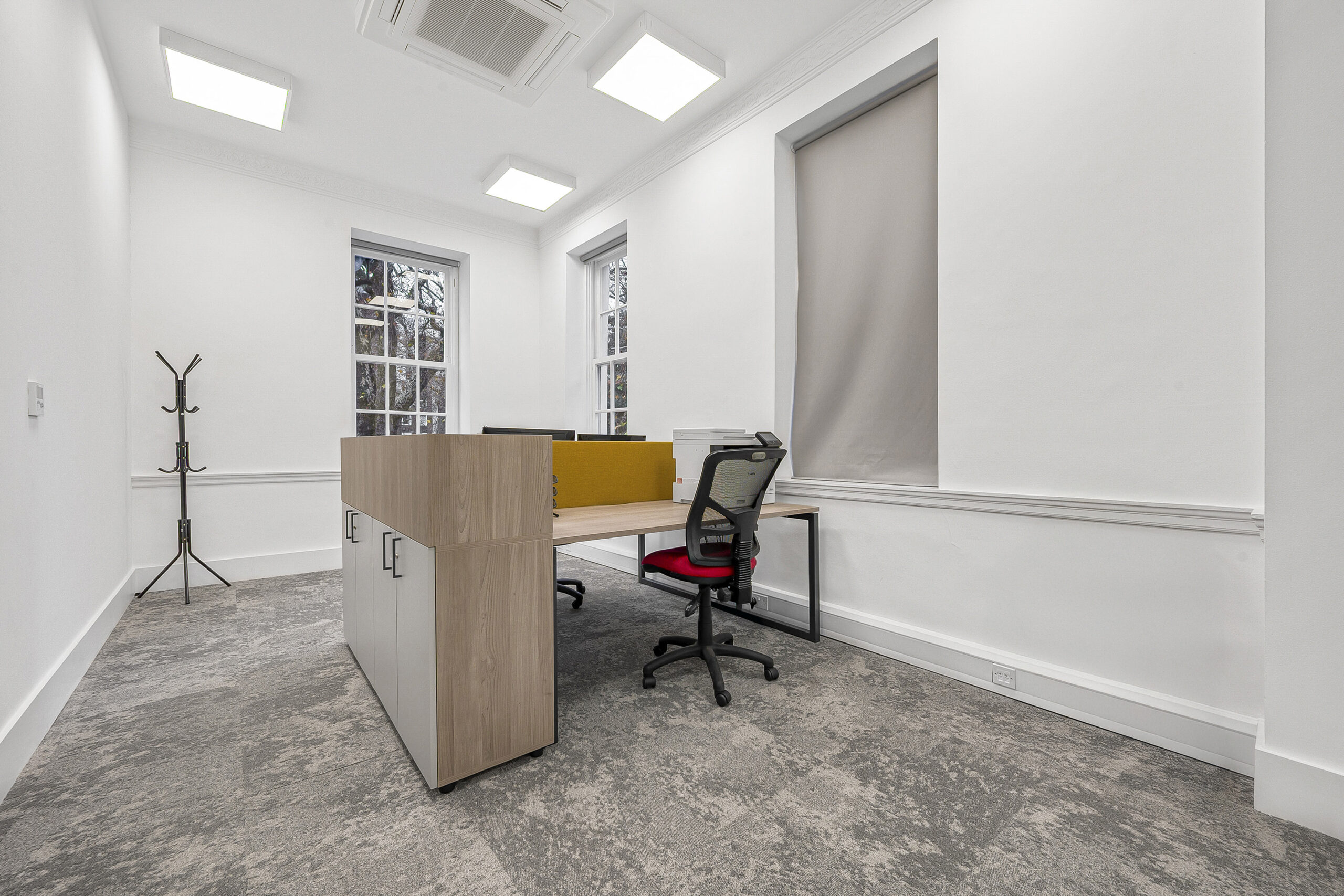 6d00e55b974d4e653b70942efcd115c1-office8.jpg