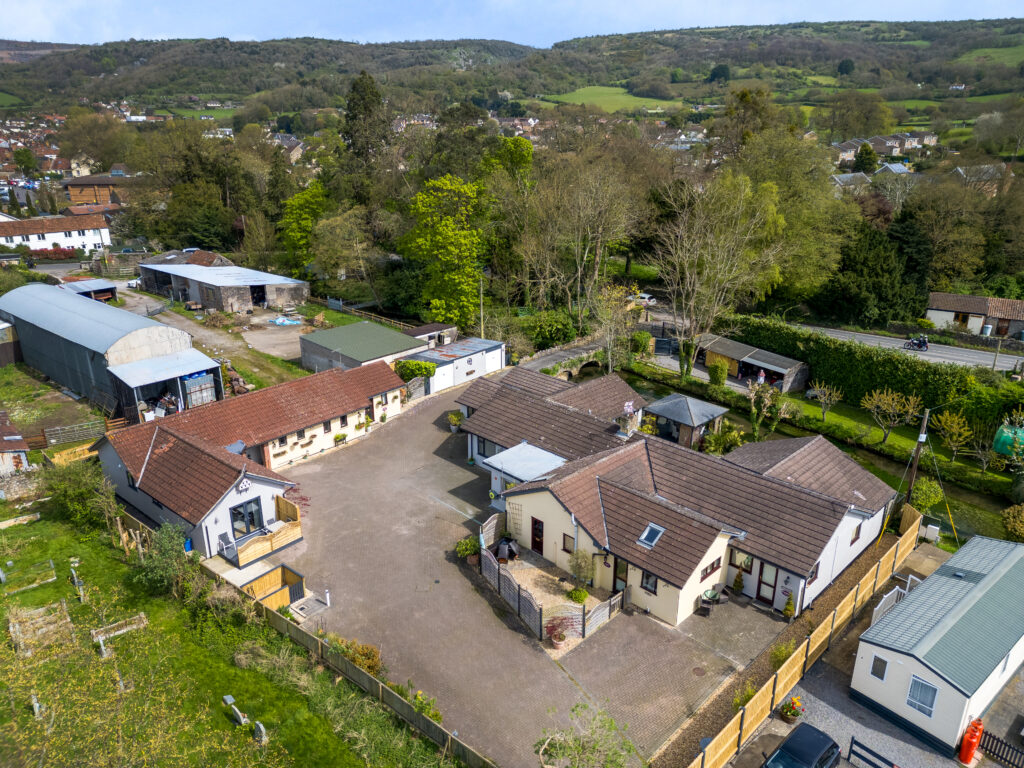Bungalow and Holiday Apartments – Somerset (Ref: DVN2016), Cheddar Bridge, Cheddar