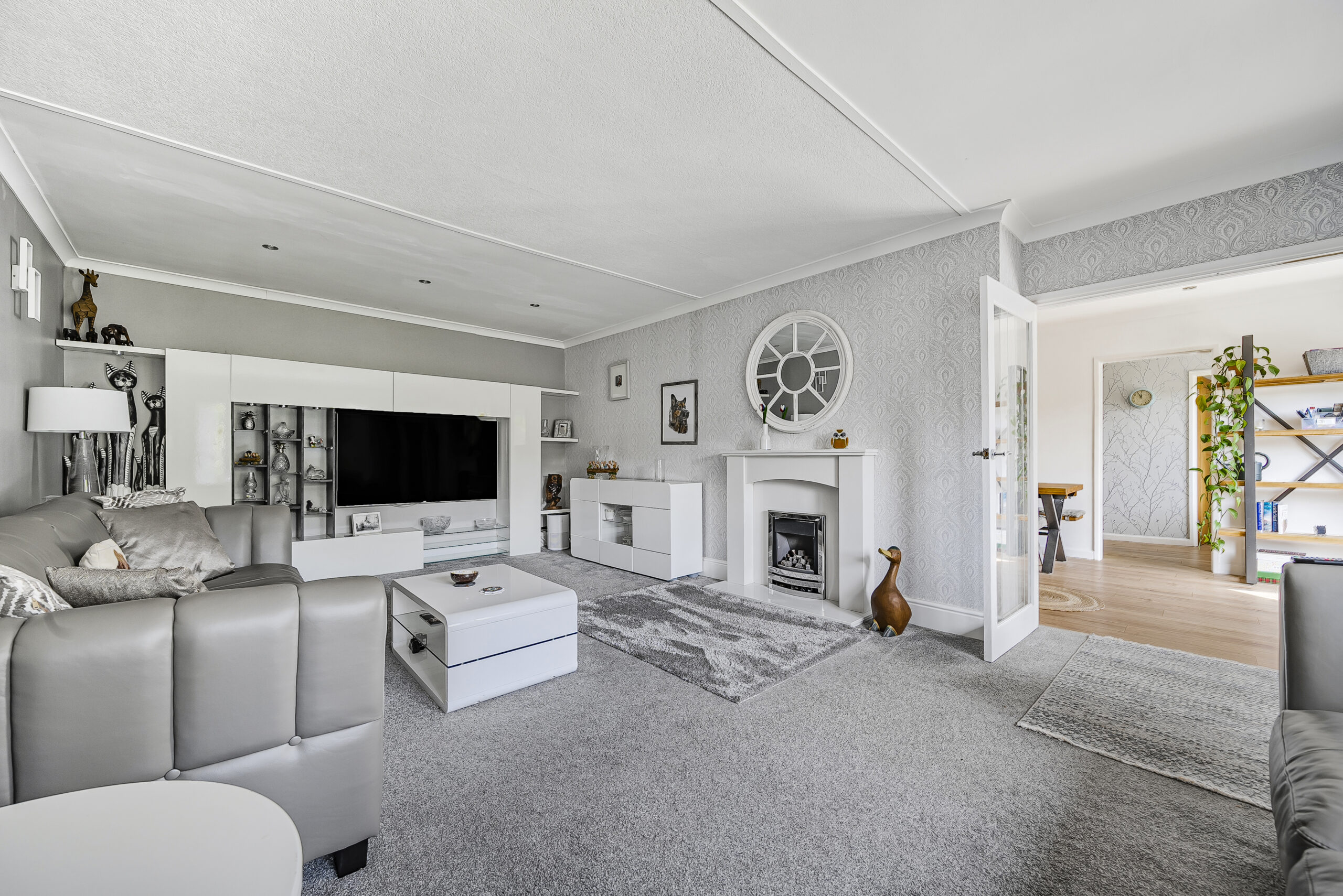 23511d81520c41597ec344d12ff54bda-sitting-room-main-residence.jpg