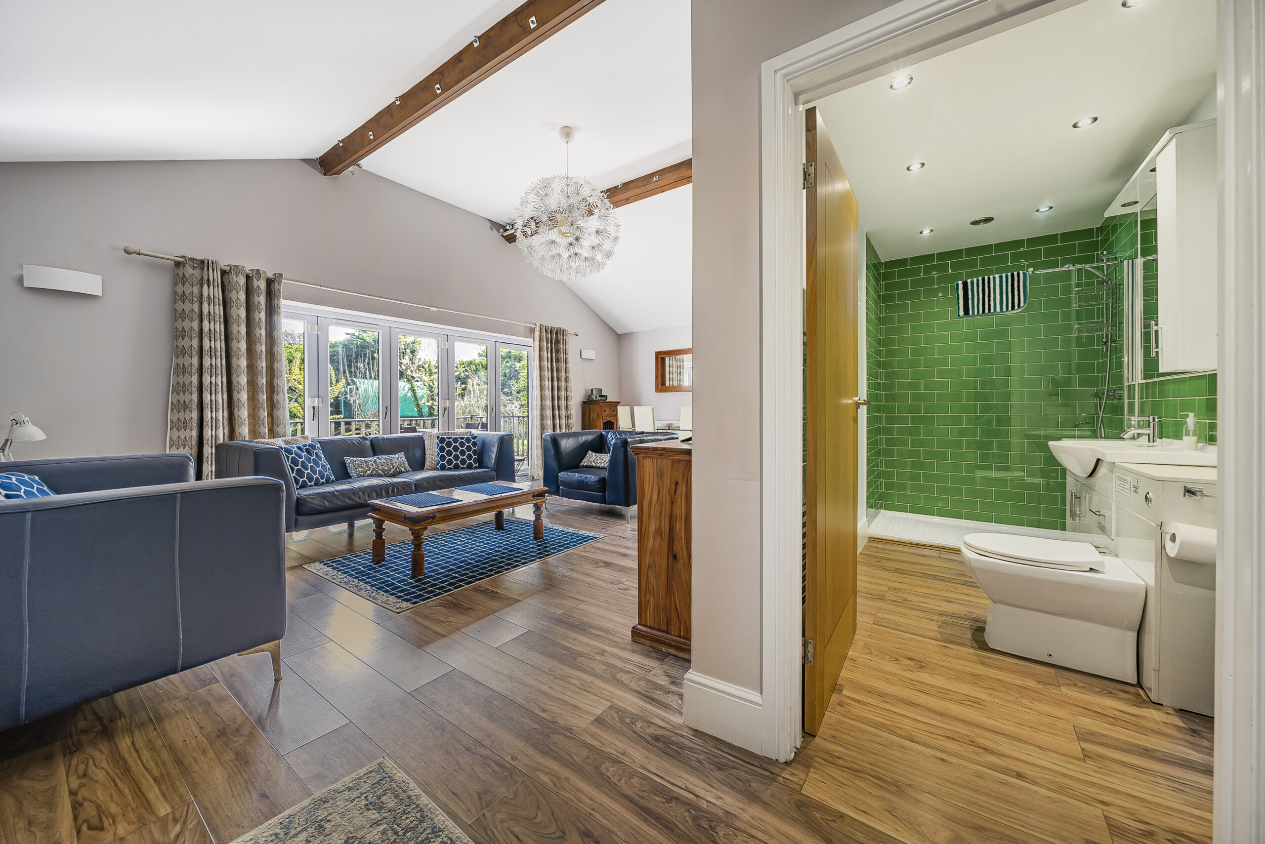 29ba88180591ef49ec3cc9cf9dc18cb7-sitting-room-shower-room-the-riverside.jpg