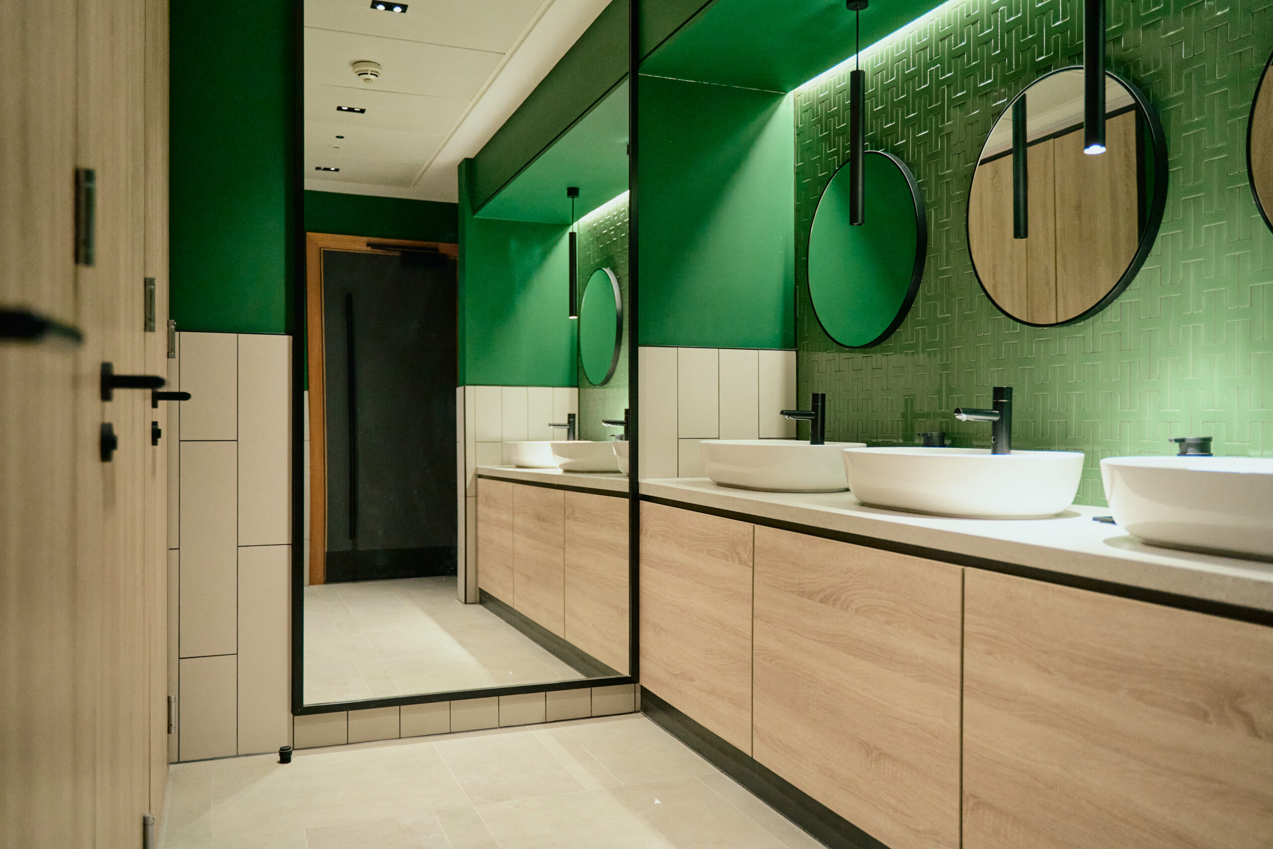 d8afcdbe0fc099c331527e55076c0ccb-toilets.jpg