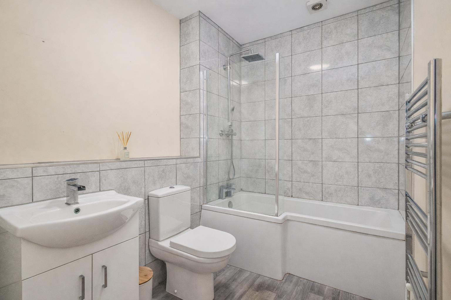 340b0ef32537d2b78dcd3aaea05c50ba-bathroom.png