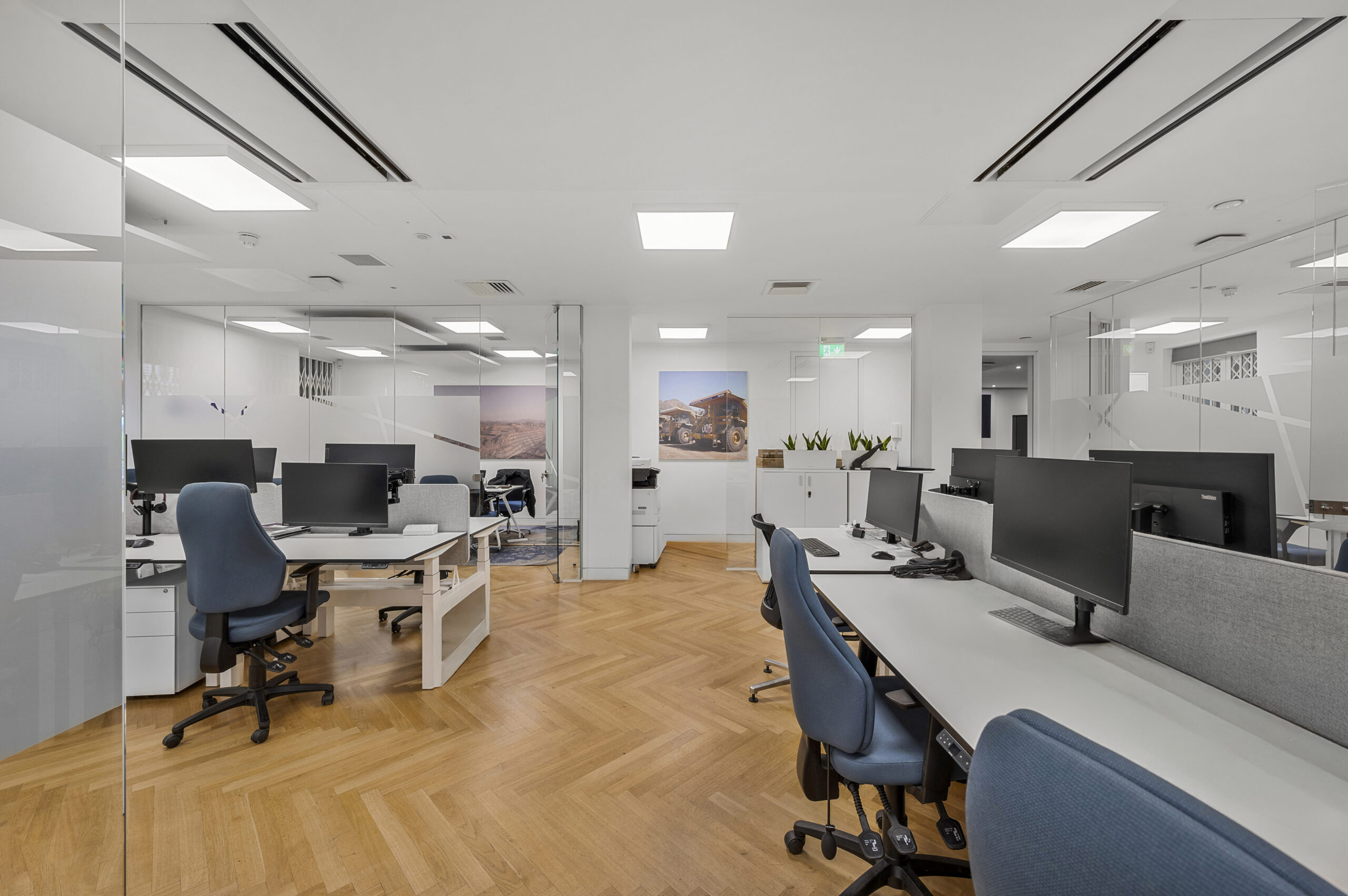41a9d1fc292c4021014cd3e1130dd7bc-office9.jpg
