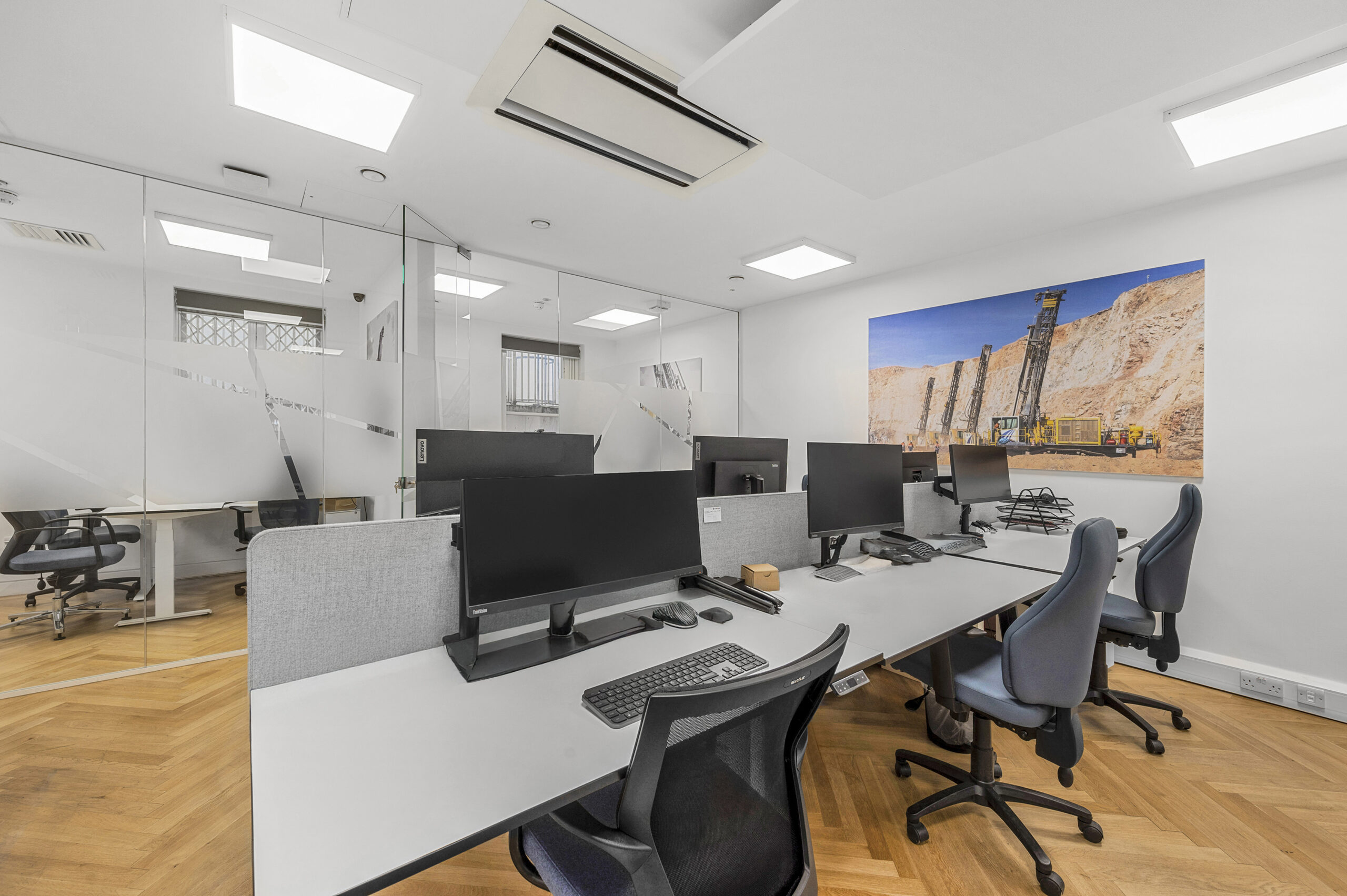 2c1cd55b60e1f3e67645624cdb651e19-office14.jpg