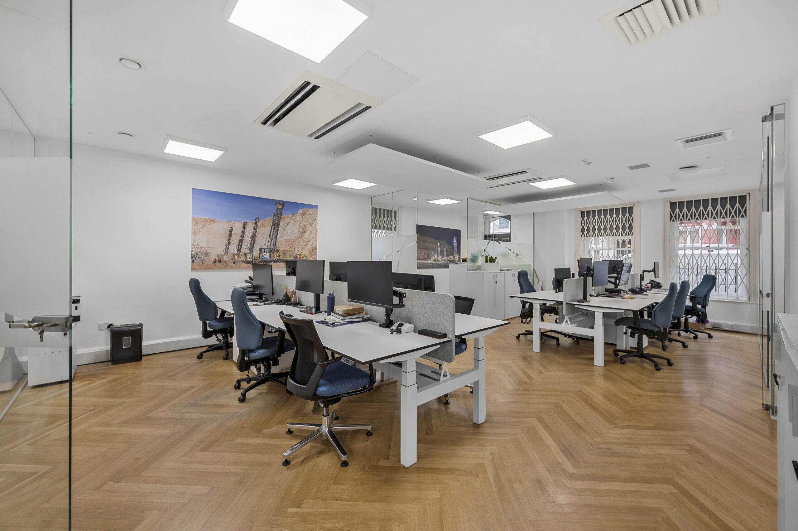 e3af4b6d3e2de0f7d3d8c8acac285f1d-office12.jpg