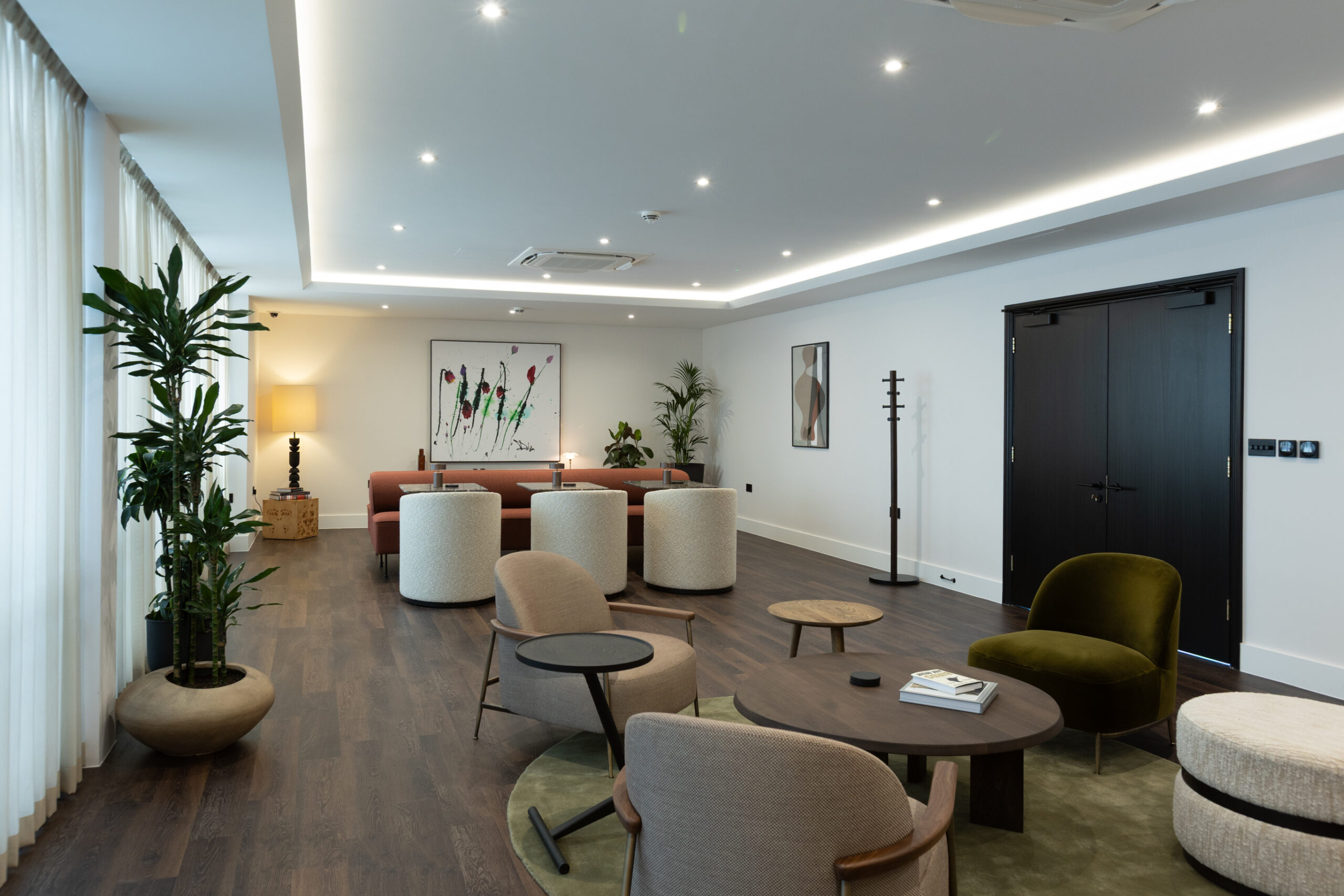 9553605e02ea2af9f1a5309b30068721-mayfair-lounge-2.jpg