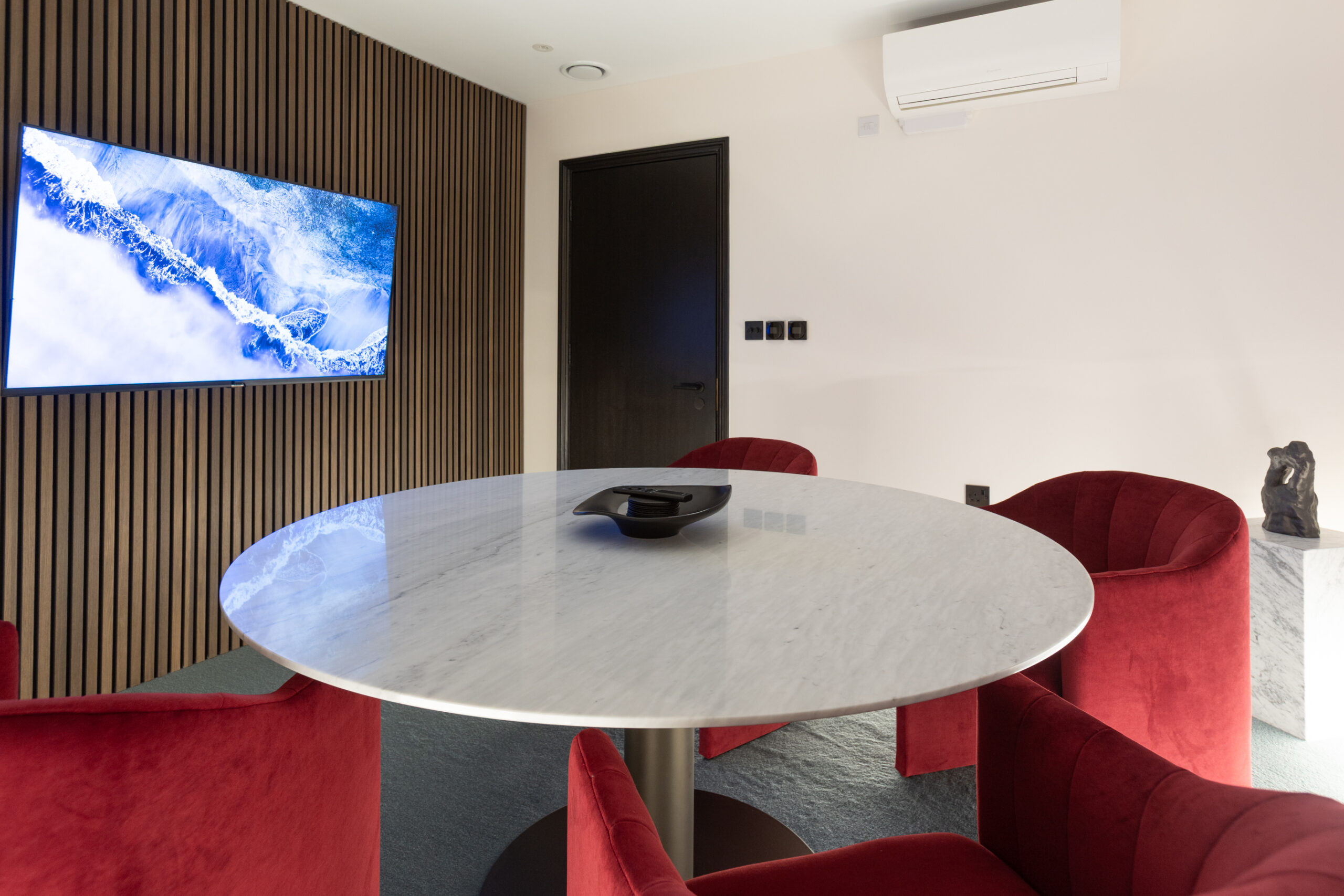 ee4b2177f6cc3e3ec3b949c637bb20ca-mayfair-lounge-6.jpg