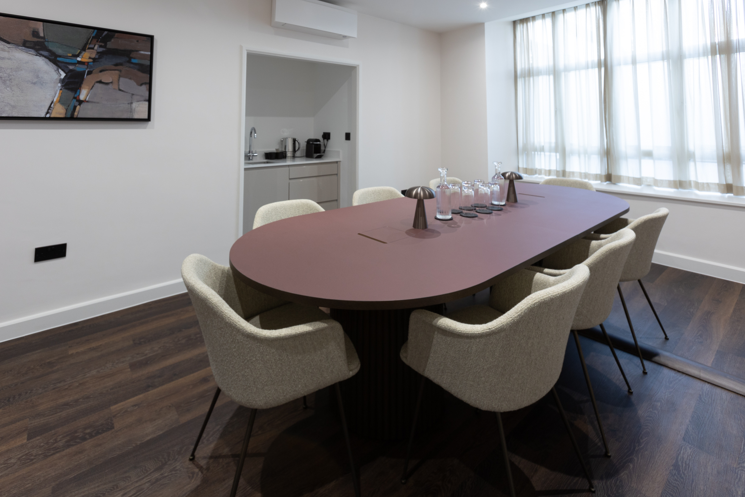 91dcf9c73363f46484e8587983f7636d-rosewood-meeting-room.jpg