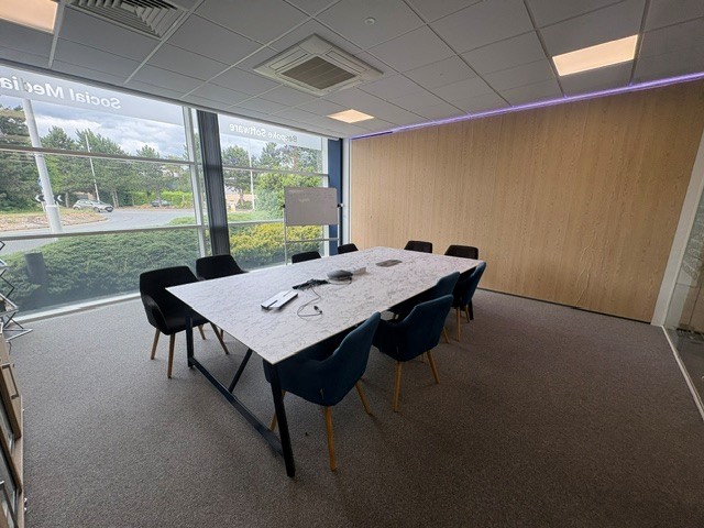 fc74f080a4c9f29eab25e29fcddb0b6c-meeting-room-jpeg.jpg