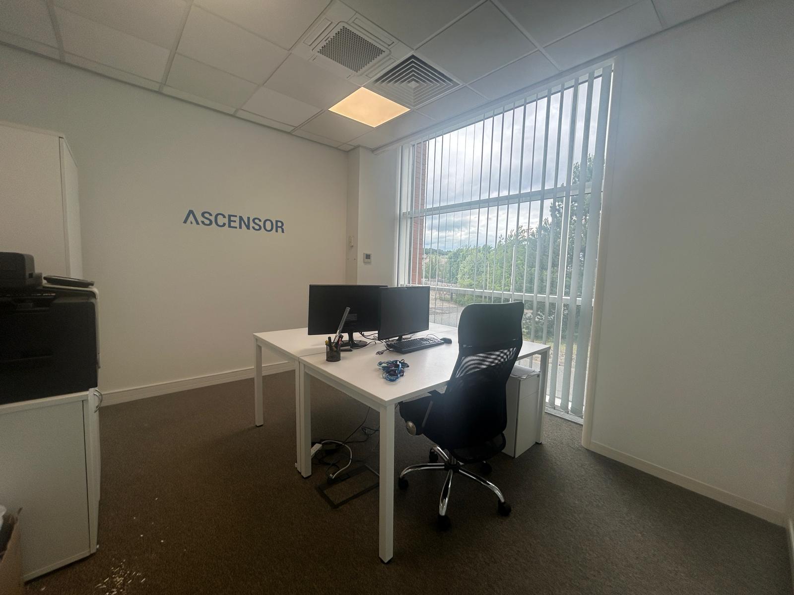 46d768864cdb962dd2dacca3e8306dd6-office.jpg