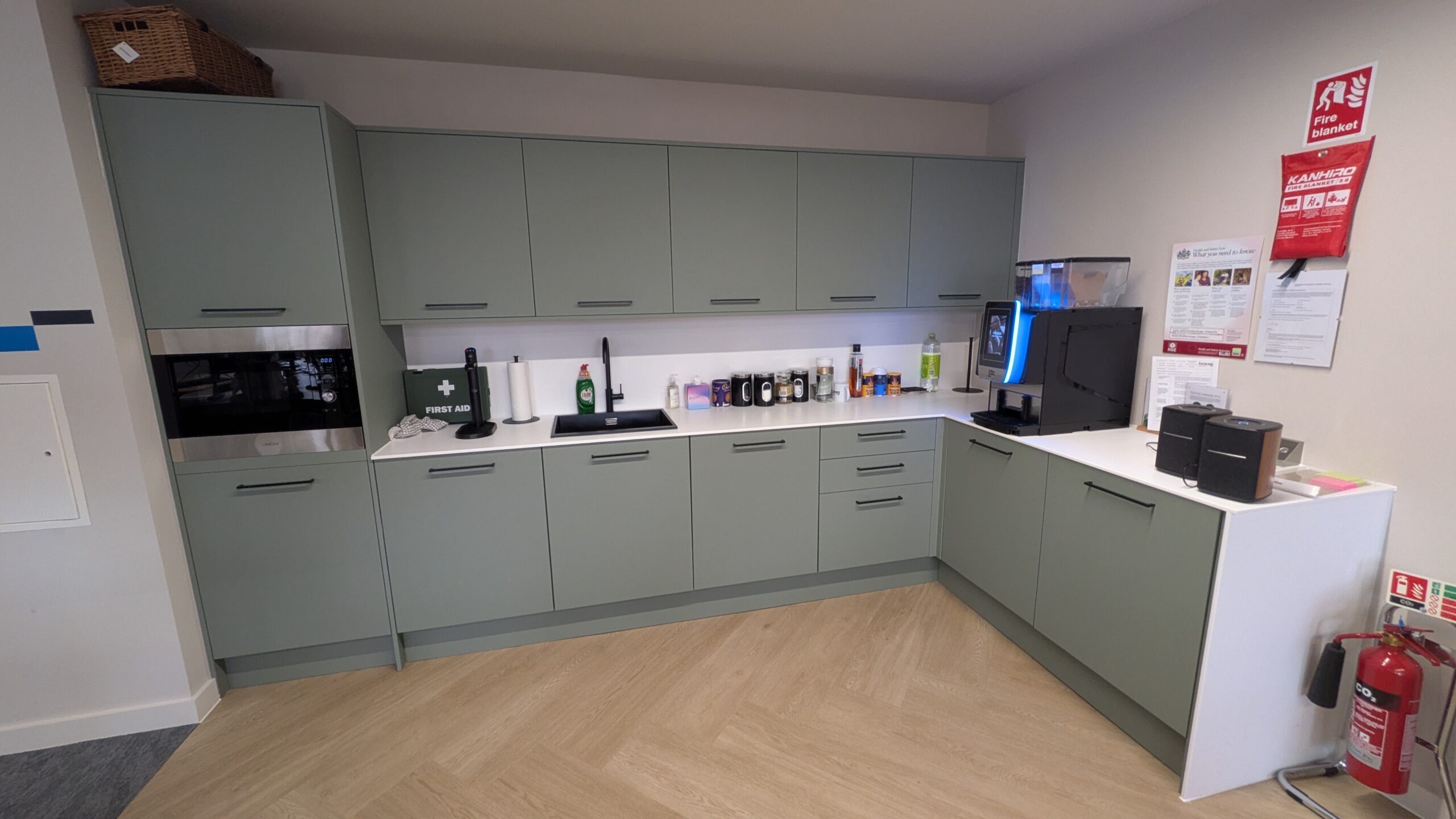 94184c4874fddfe785fb35d8d2bd0d3a-kitchen.jpg