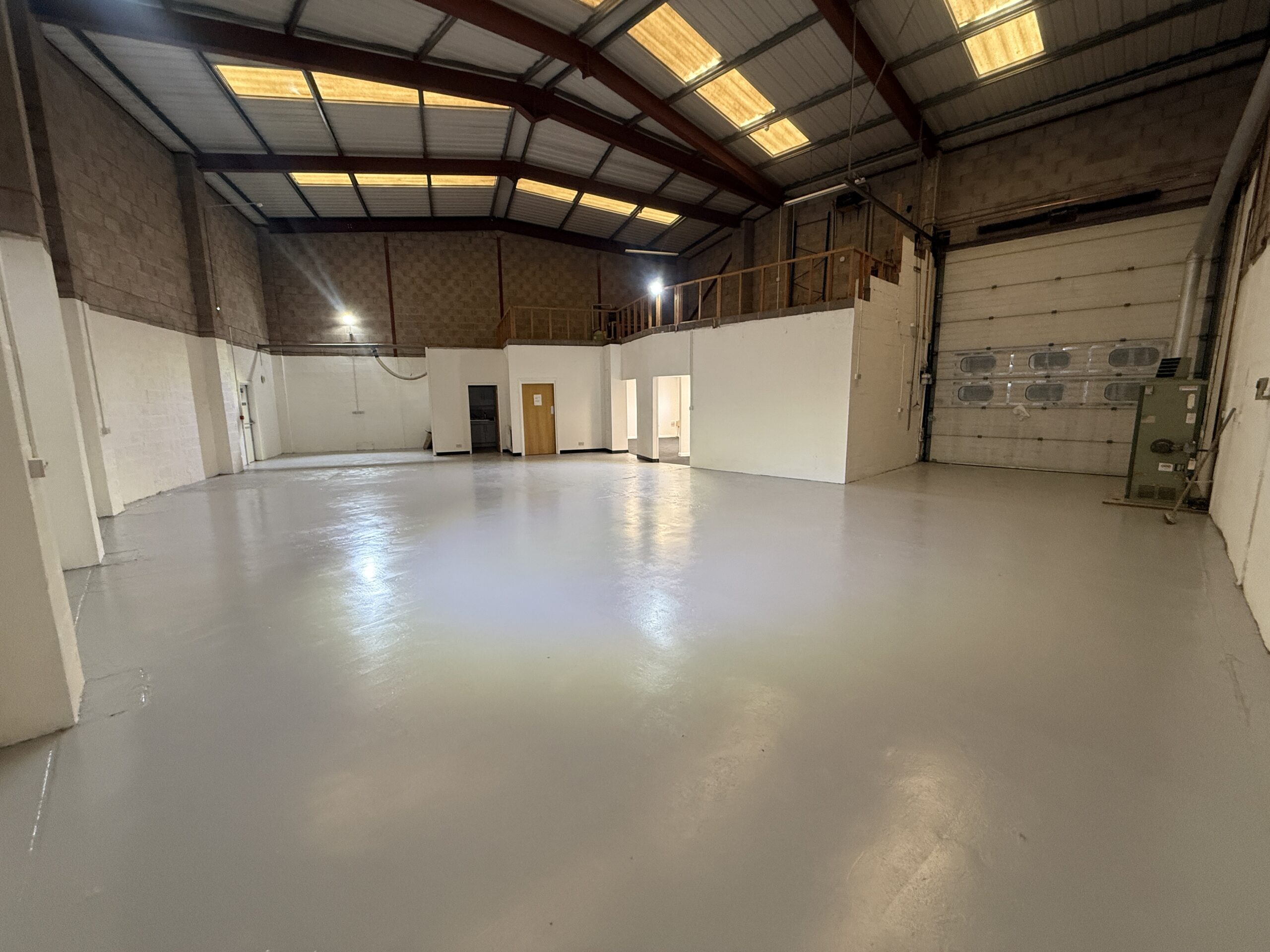 95b98d1c0c5ad1832c22bfd4e8b8c595-2-internal-photo-warehouse.jpg