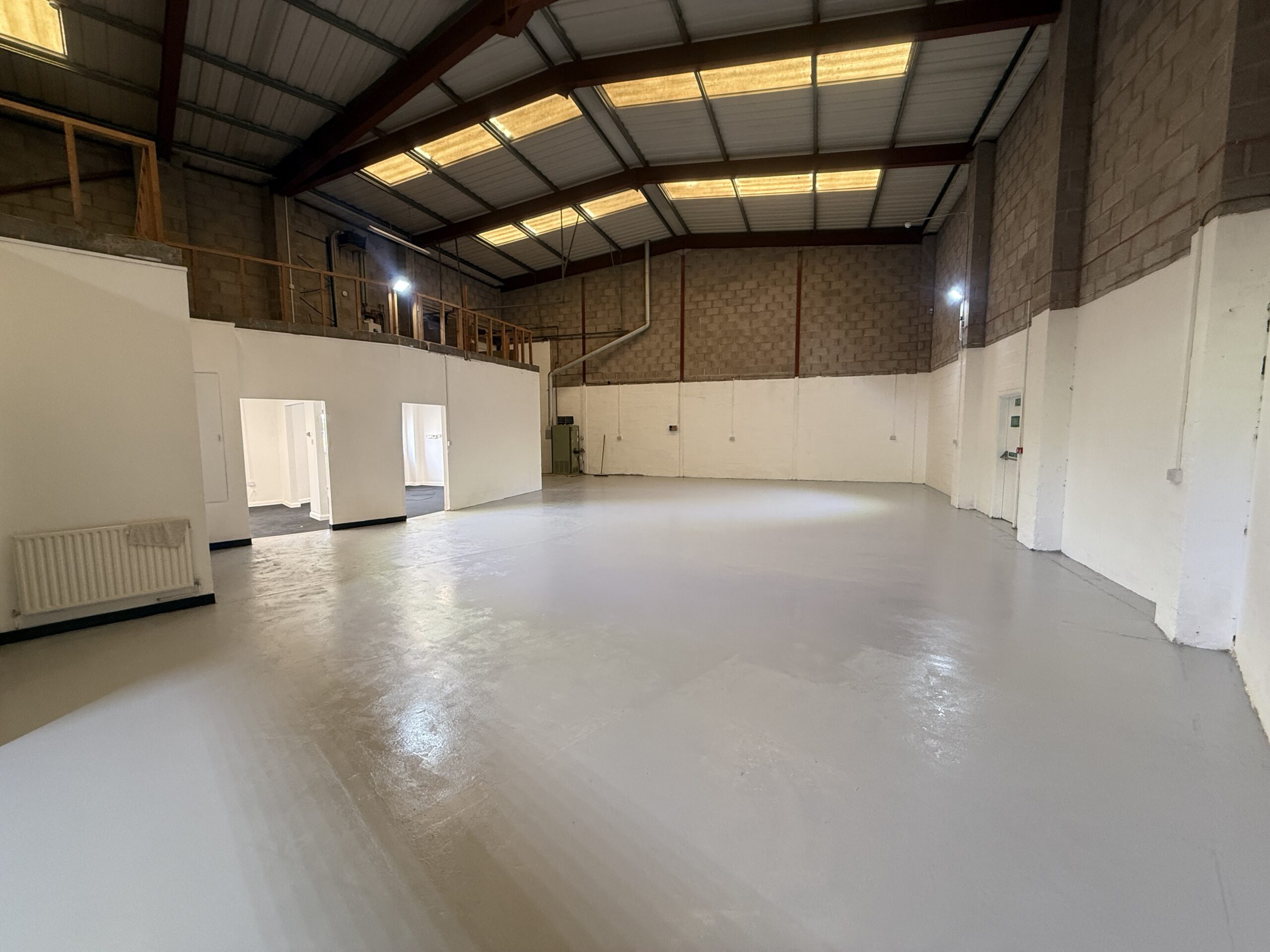 4d1324c8bd460dbbd3651d879fa2399c-3-internal-photo-warehouse.jpg