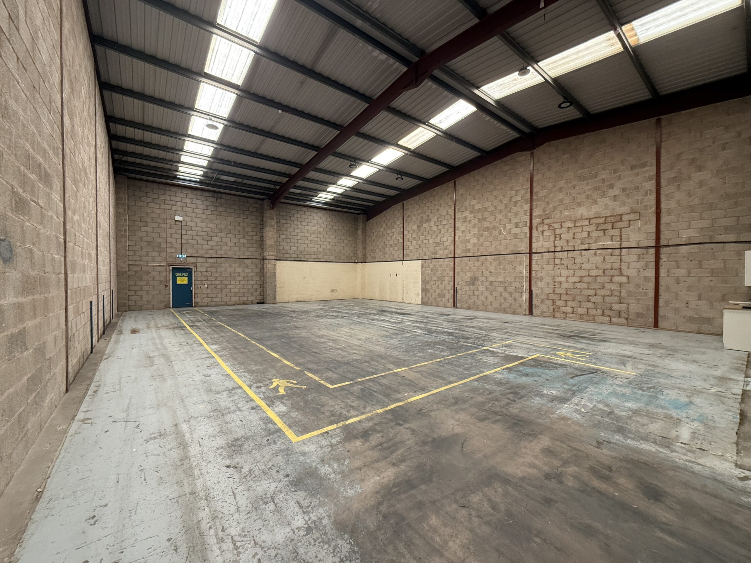 d9a43b2e2c71dab92ab7e845560cc55c-3-internal-photo-warehouse.jpg